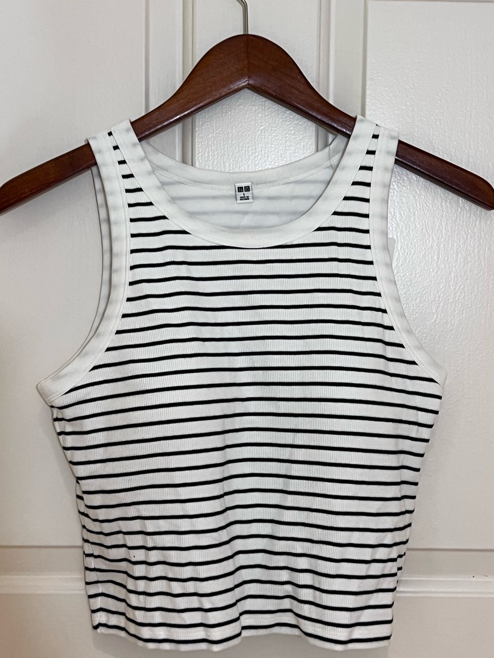 NWT Uniqlo Black & White Striped Ribbed Tank Top with built in shelf bra